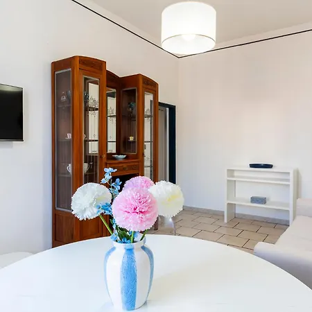 Guesthost - Bright & Comfortable Apartamento